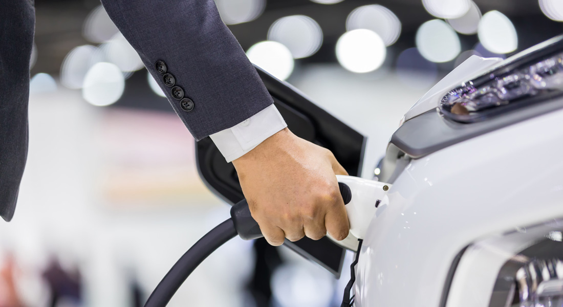 What businesses can do to manage and reduce carbon emissions