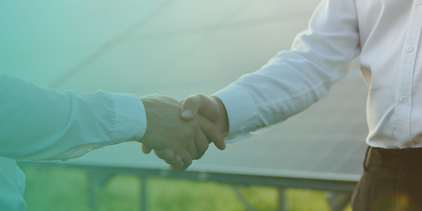 Abstract arrow rising upward from a dip, symbolising resilience and adaptation in the energy market 2025.